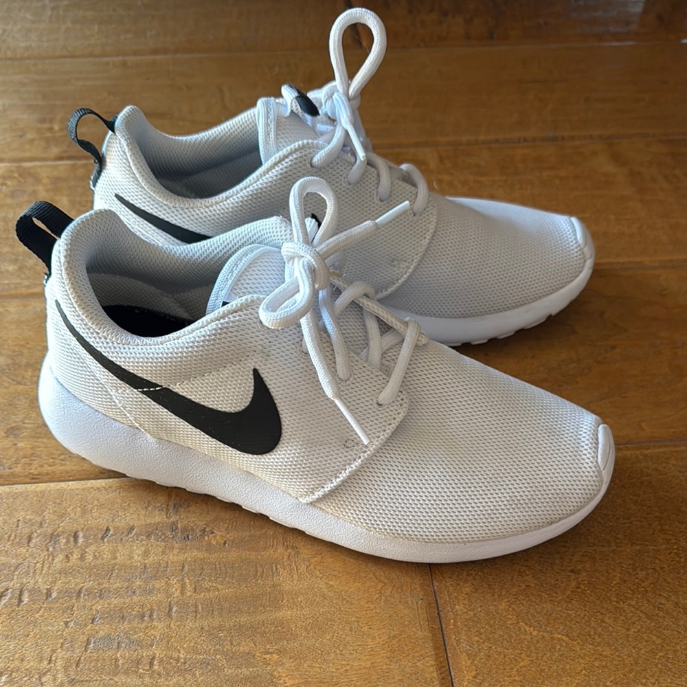 Nike White Roshe Sneakers with Black Swoosh